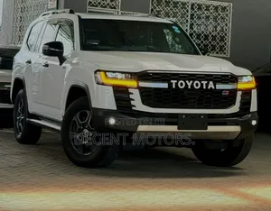 Toyota Land Cruiser 2023 White
