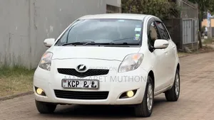 Toyota Vitz 2010 White