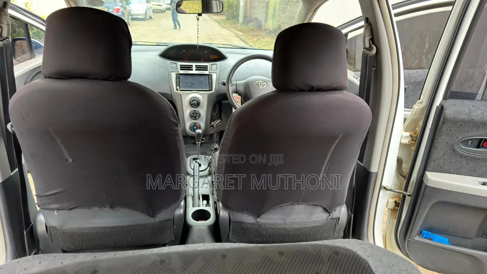 Toyota Vitz 2010 White