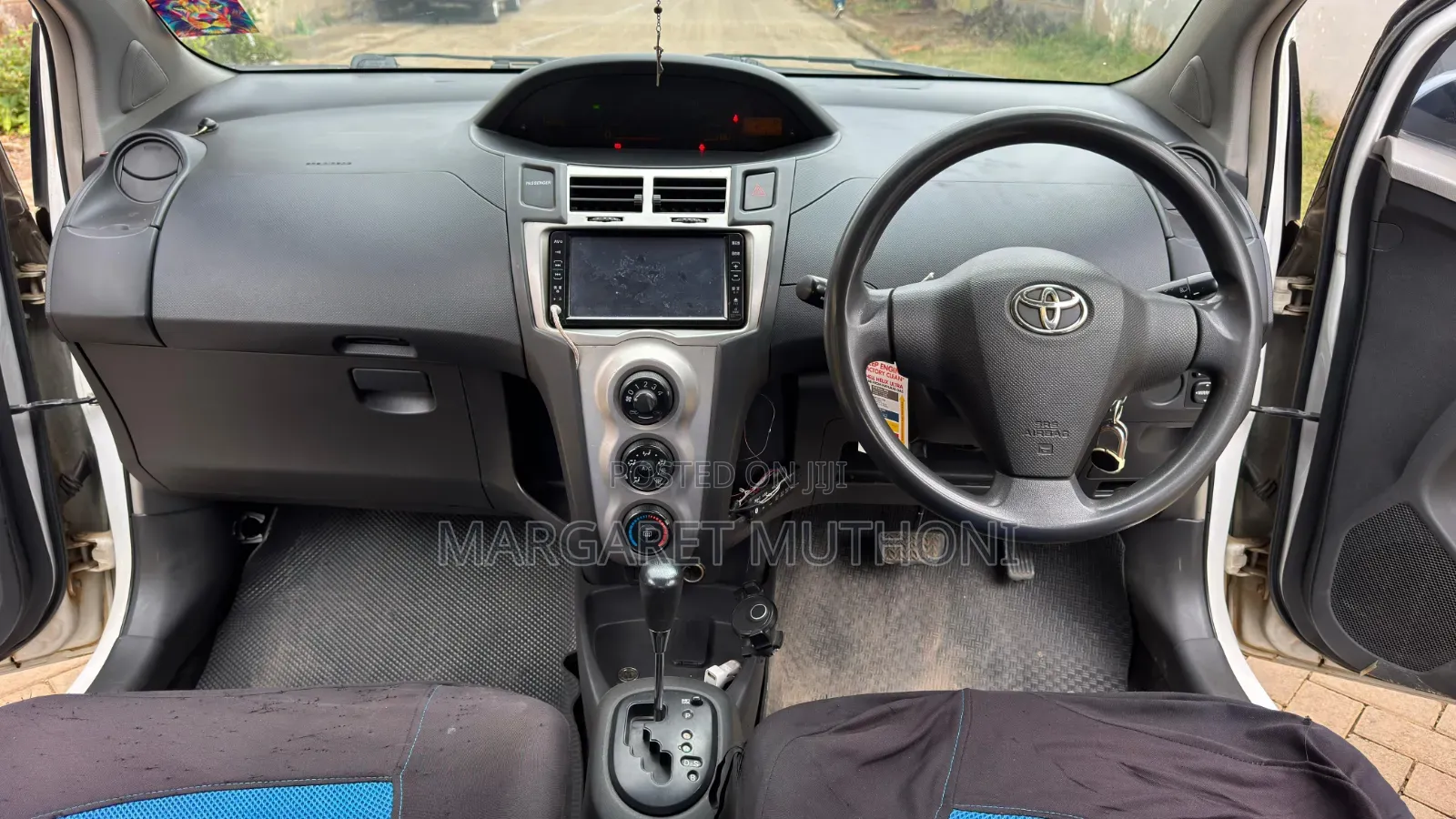 Toyota Vitz 2010 White
