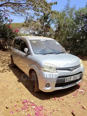 Toyota Sienta 1.5 AWD 2013 Silver