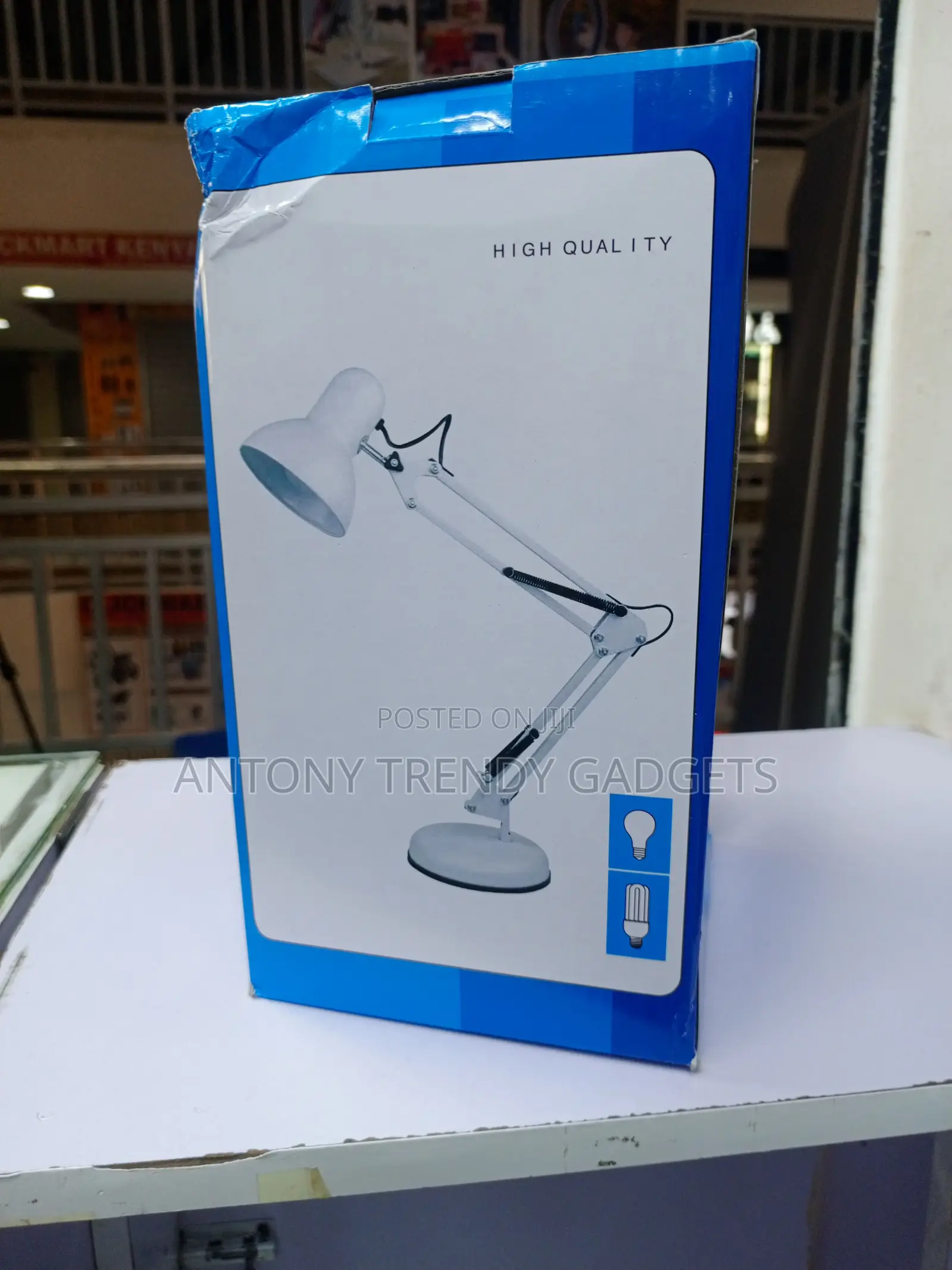 Adjustable Metal Swing Arm Table Lamp for Office and Study
