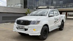 Toyota Hilux SR5 4x4 2013 White