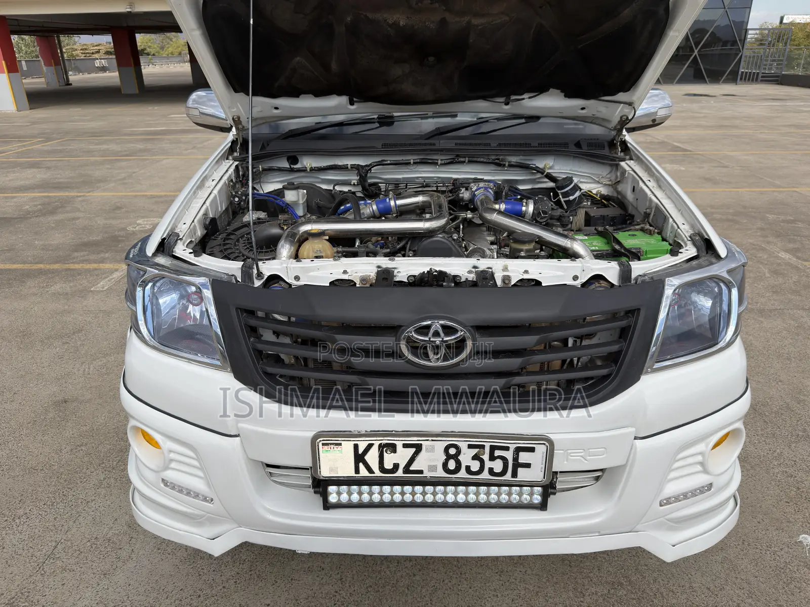 Toyota Hilux SR5 4x4 2013 White
