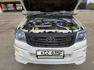 Toyota Hilux 2.5 D-4D 4X4 SRX 2012 White