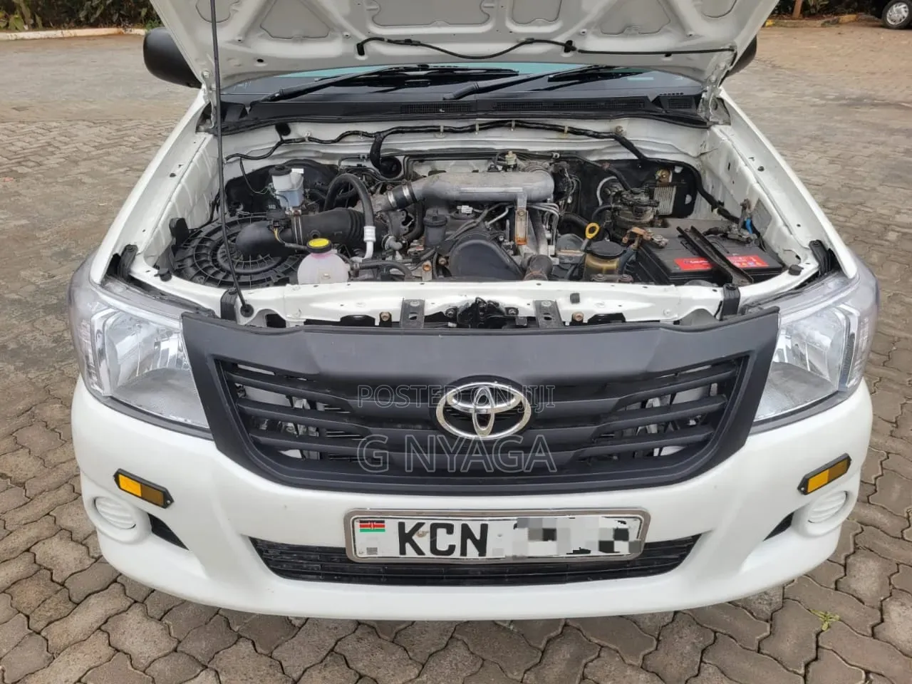 Toyota Hilux 2010 White