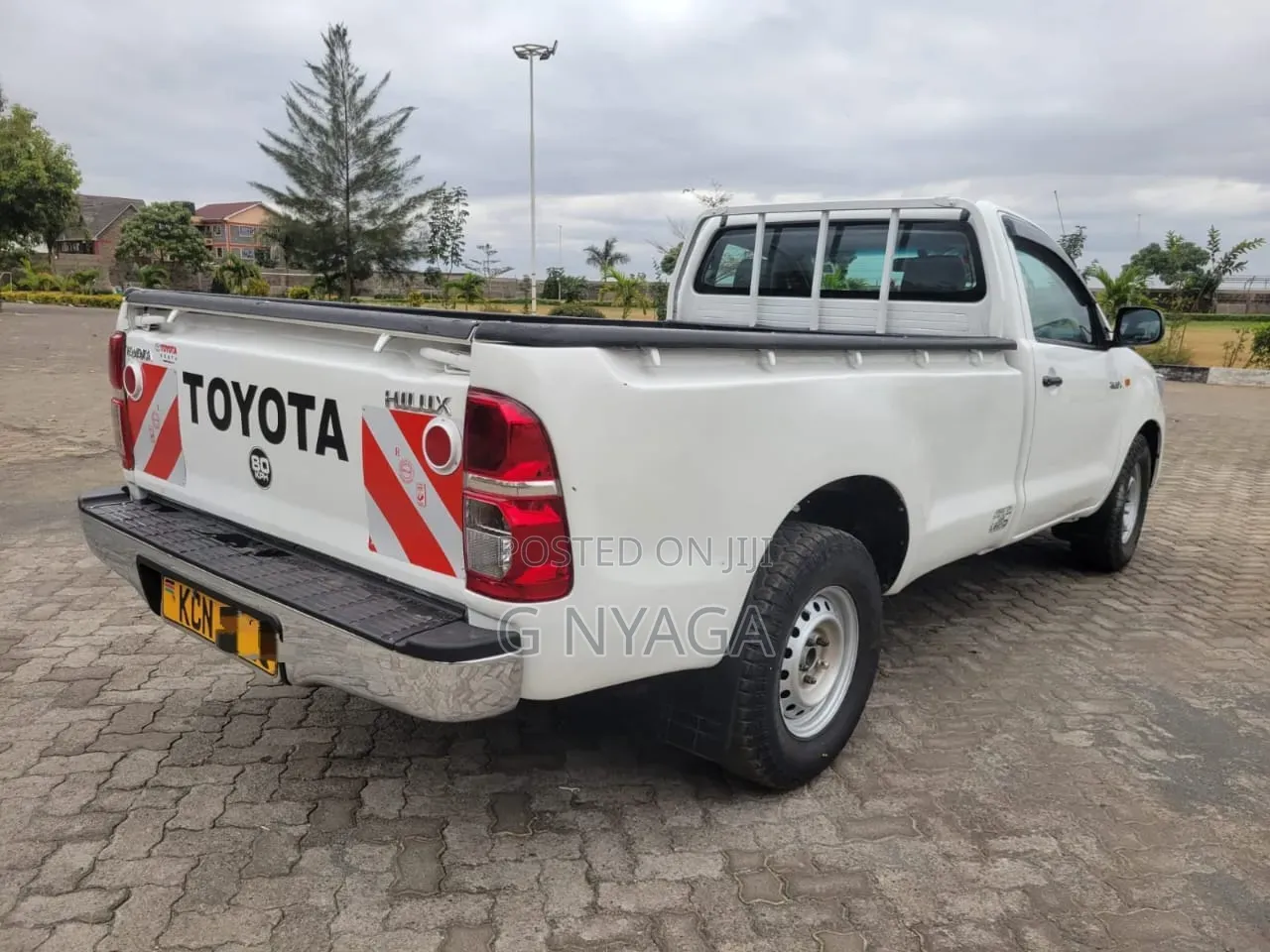 Toyota Hilux 2010 White