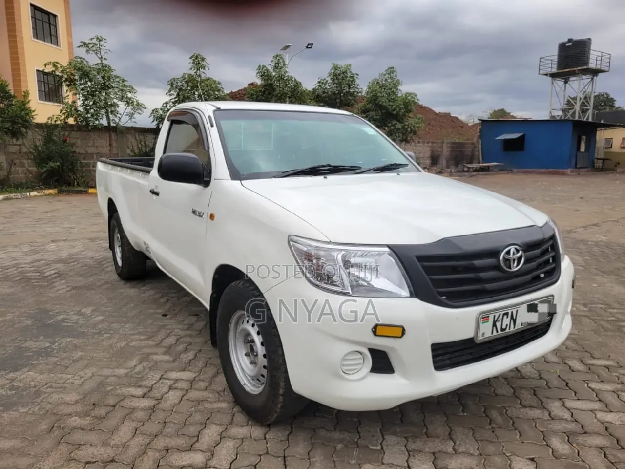 Toyota Hilux 2010 White
