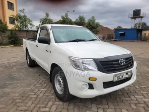 Toyota Hilux 2010 White
