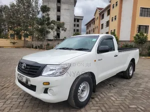 Toyota Hilux 2010 White