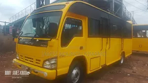 Isuzu NQR 2017 Yellow