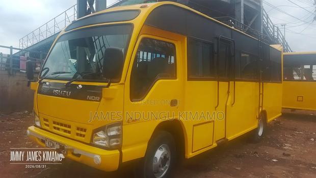 Isuzu NQR 2017 Yellow