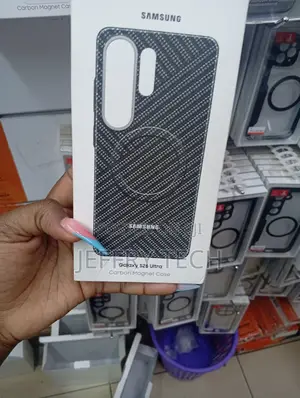 Samsung Galaxy S26 Ultra Carbon Magnet Case Packaging Box.