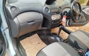 Toyota Vitz 2004 Silver