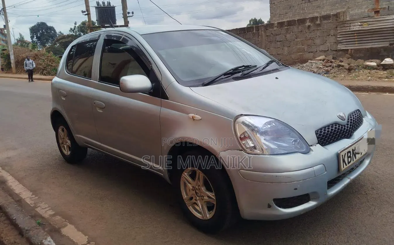 Toyota Vitz 2004 Silver