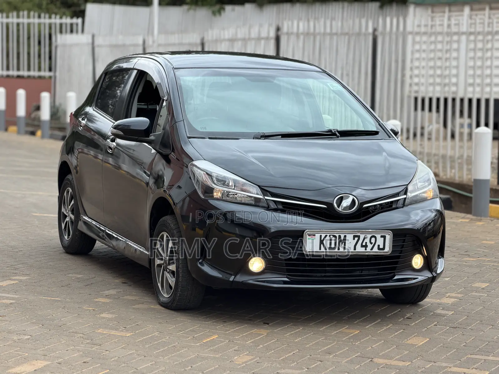 Toyota Vitz 2016 Black