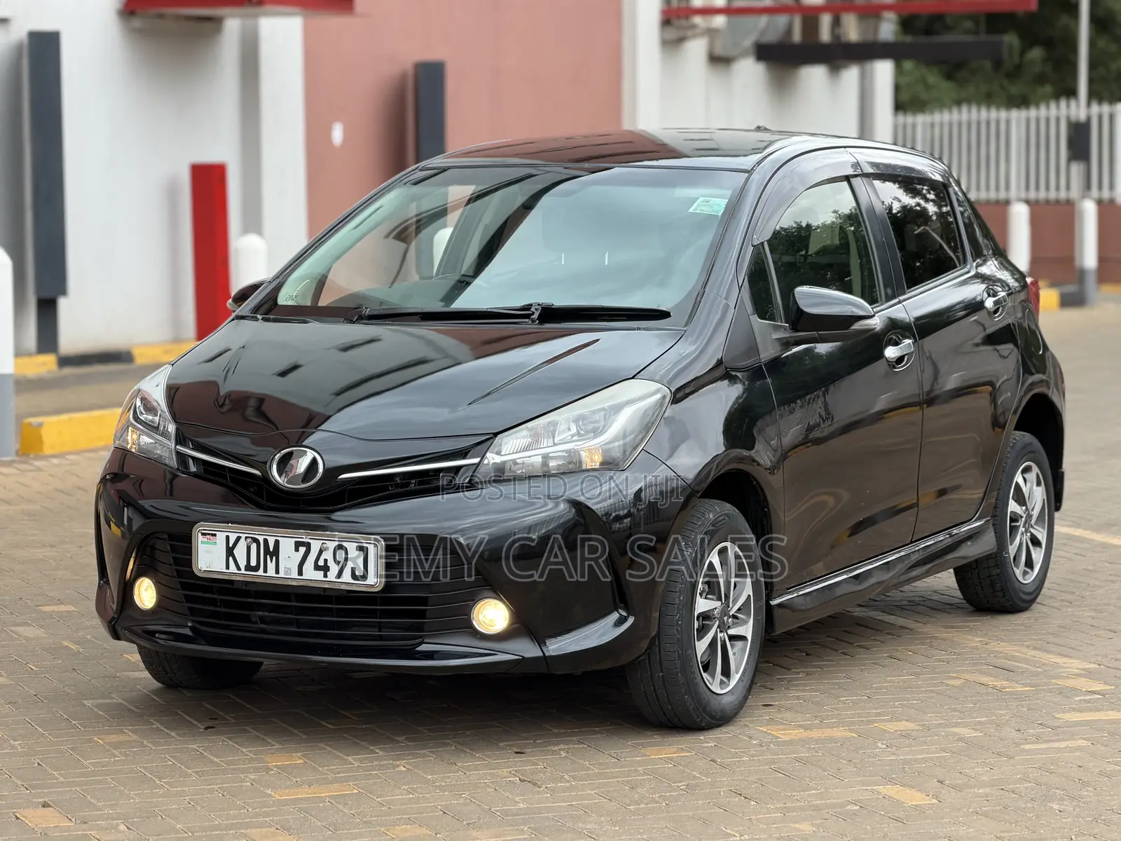 Toyota Vitz 2016 Black