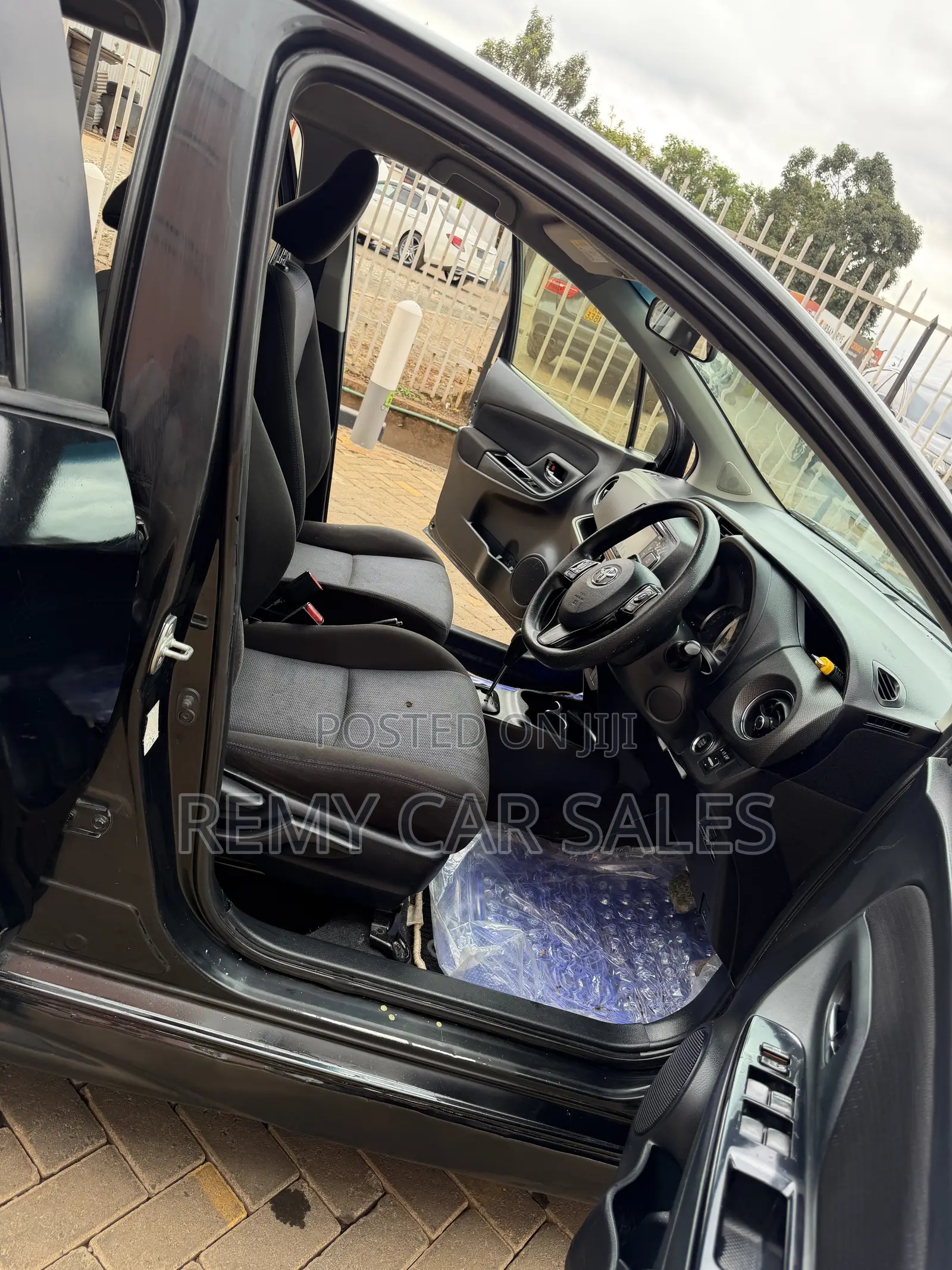 Toyota Vitz 2016 Black