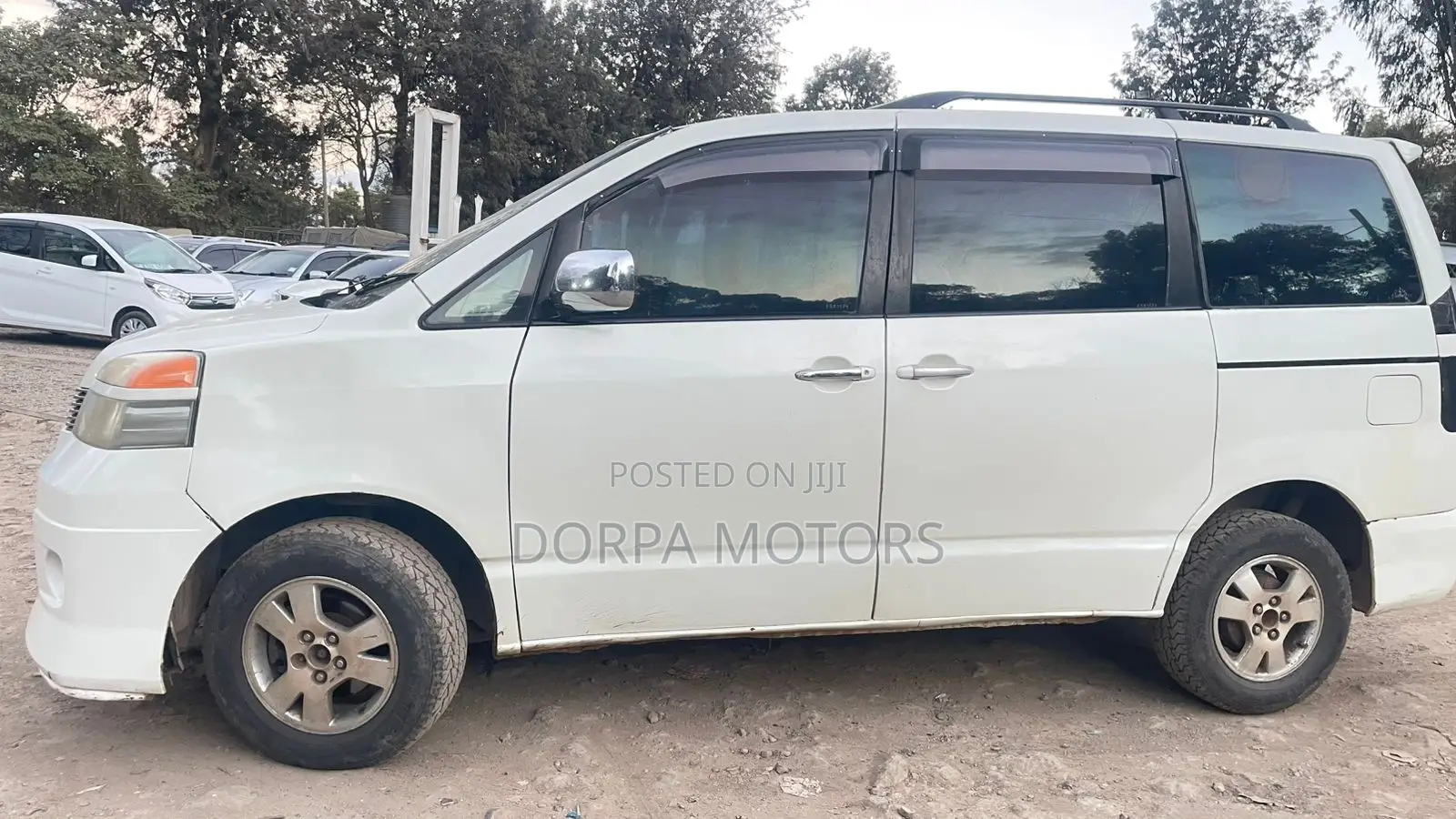 Toyota Voxy X 2WD 8-Seater 2003 White