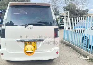 Toyota Voxy X 2WD 8-Seater 2003 White
