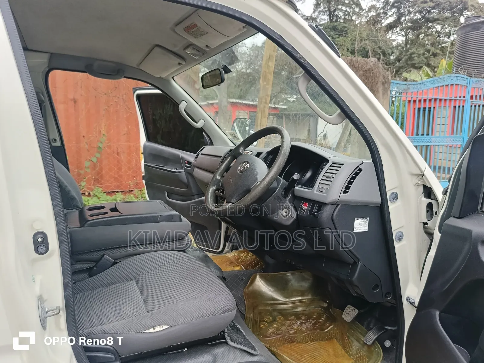 Toyota HiAce 2013 White