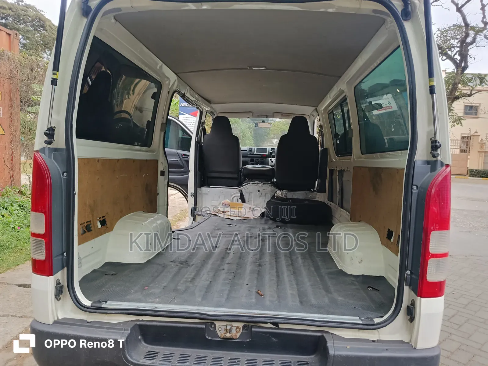 Toyota HiAce 2013 White