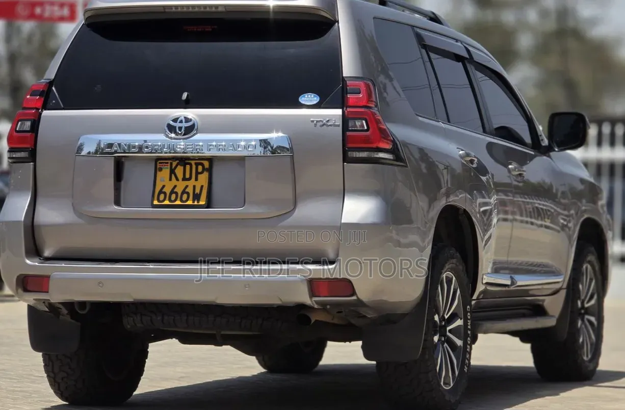 Toyota Land Cruiser Prado 2019 Gray