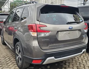 Subaru Forester Premium AWD 2019 Gold