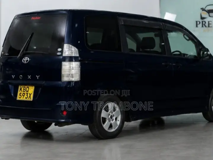 Toyota Voxy X 2WD 8-Seater 2004 Blue