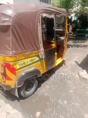 Bajaj RE 2021 Yellow