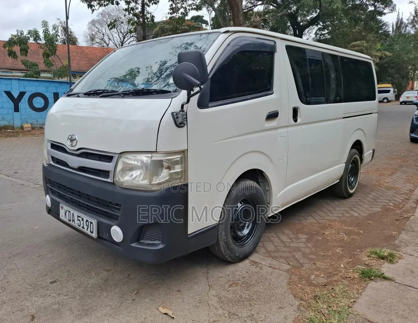 Toyota HiAce 2013 White