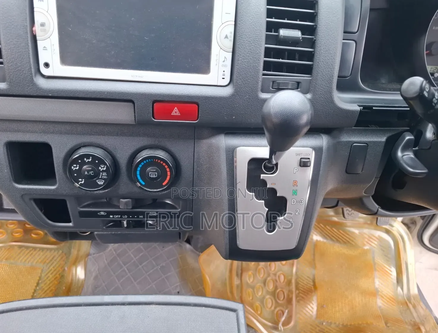 Toyota HiAce 2013 White