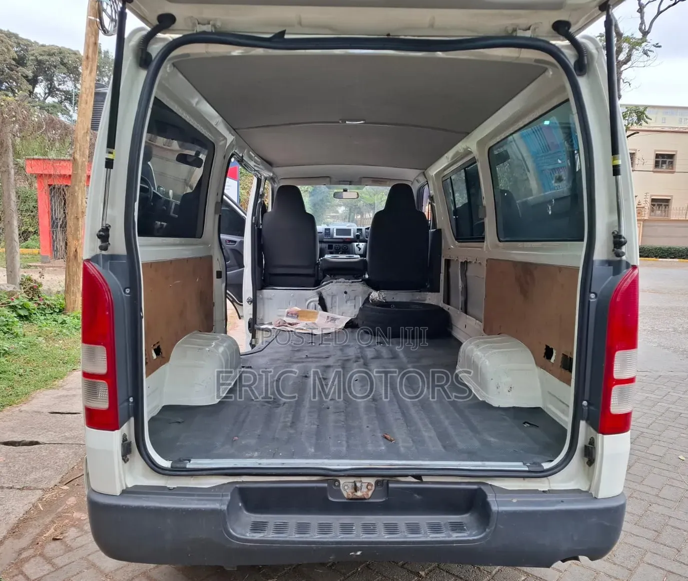 Toyota HiAce 2013 White