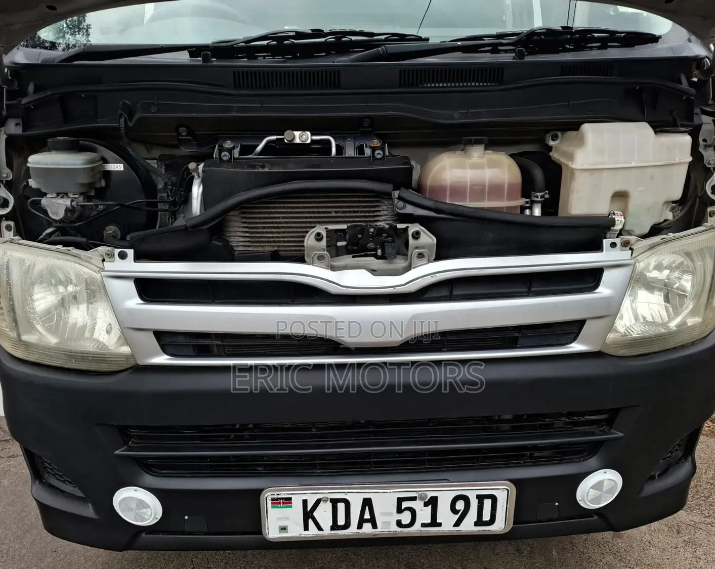 Toyota HiAce 2013 White