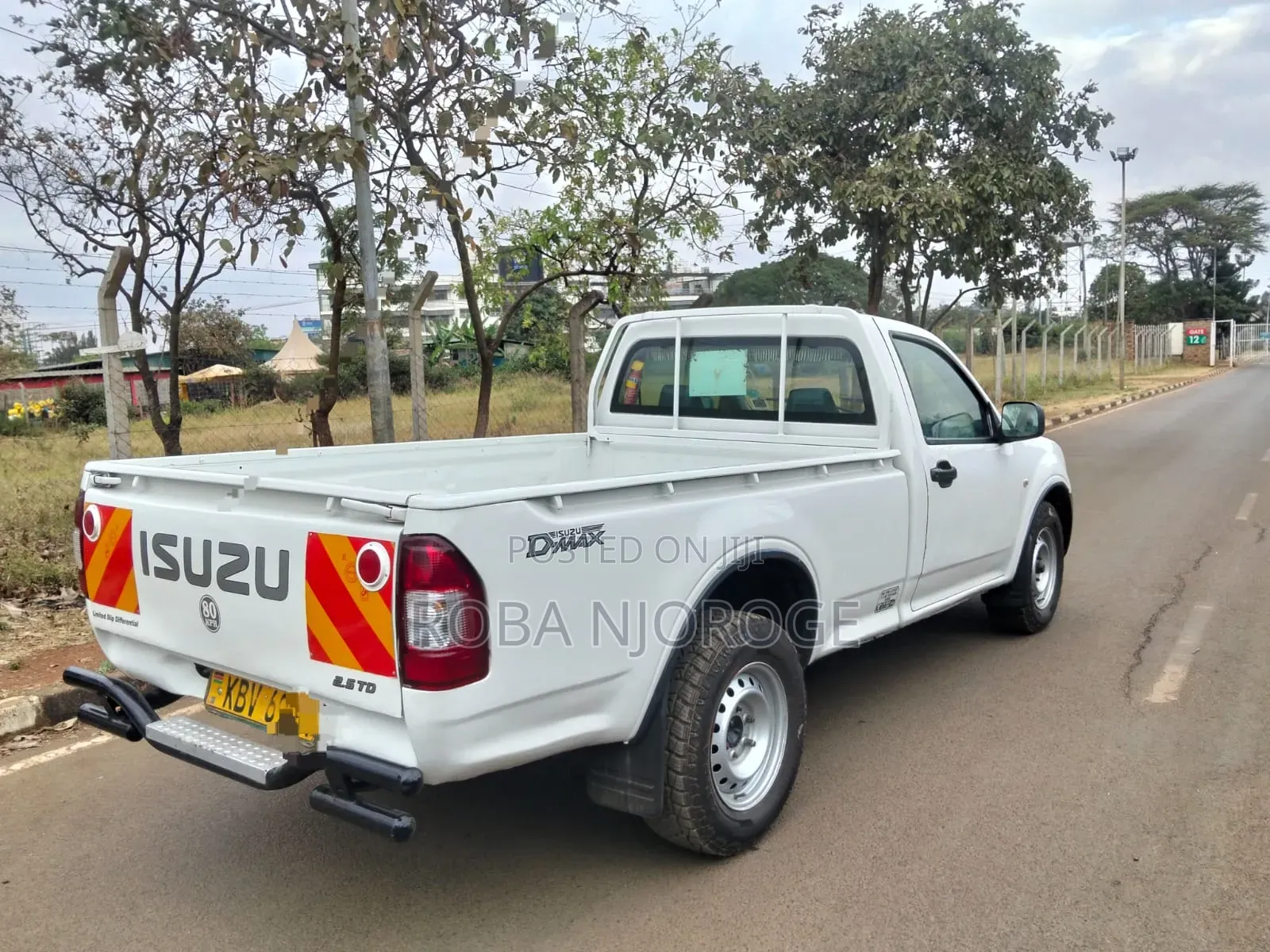 Isuzu D-MAX 2012 White