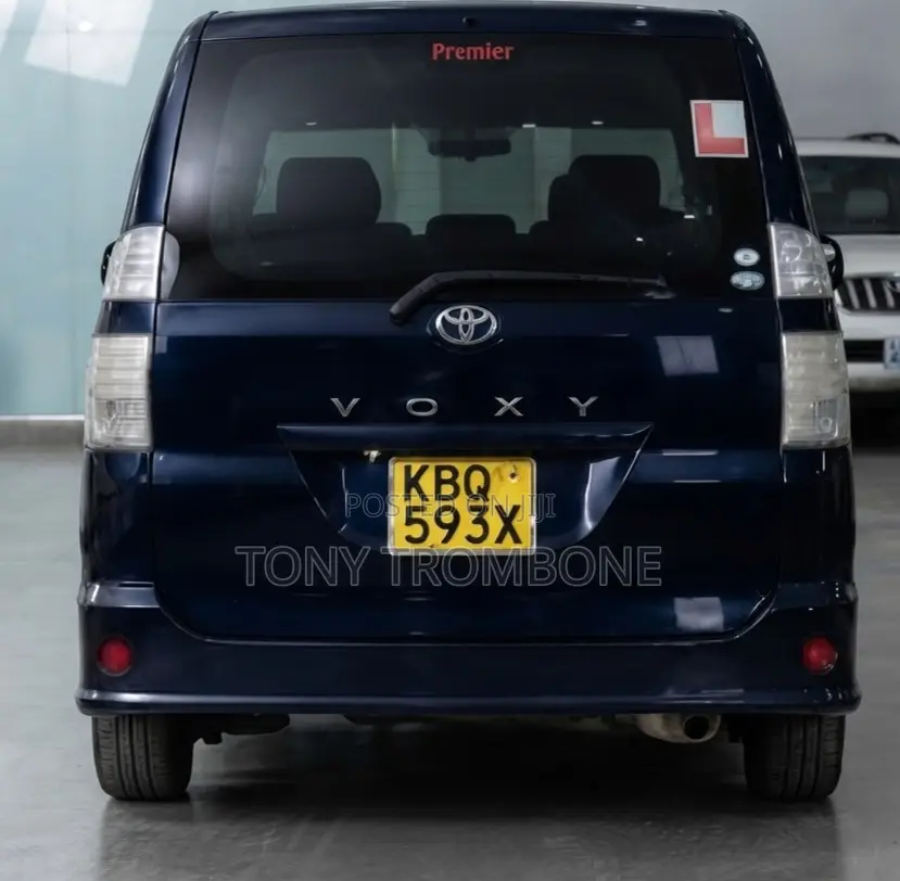 Toyota Voxy X 2WD 8-Seater 2004 Blue