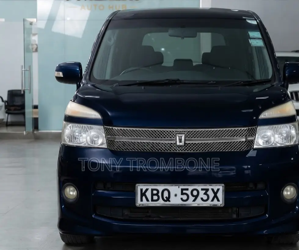 Toyota Voxy X 2WD 8-Seater 2004 Blue