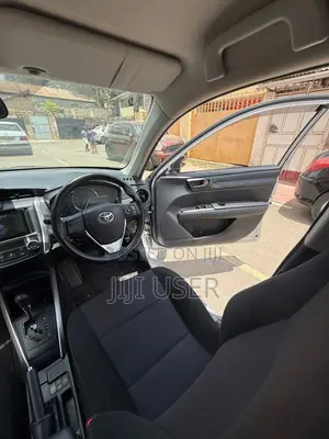 Toyota Corolla Fielder 1.5 Hybrid FWD 2018 Silver