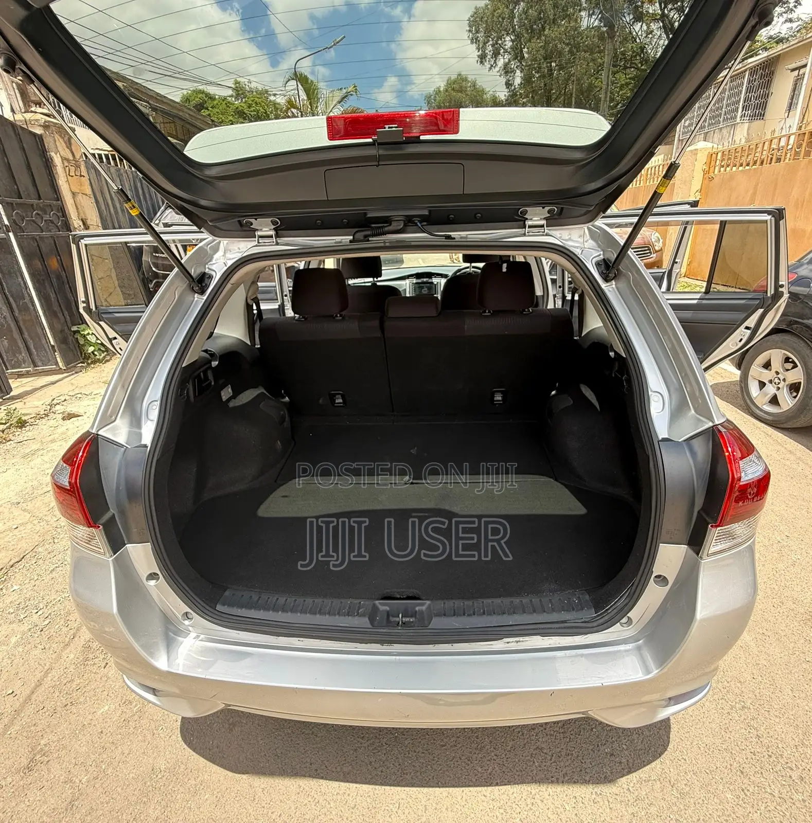 Toyota Corolla Fielder 1.5 Hybrid FWD 2018 Silver