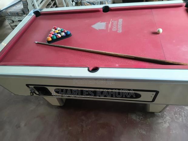 Slightly Used, Well Maintained Pool Table for Sale
