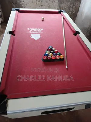 Slightly Used, Well Maintained Pool Table for Sale