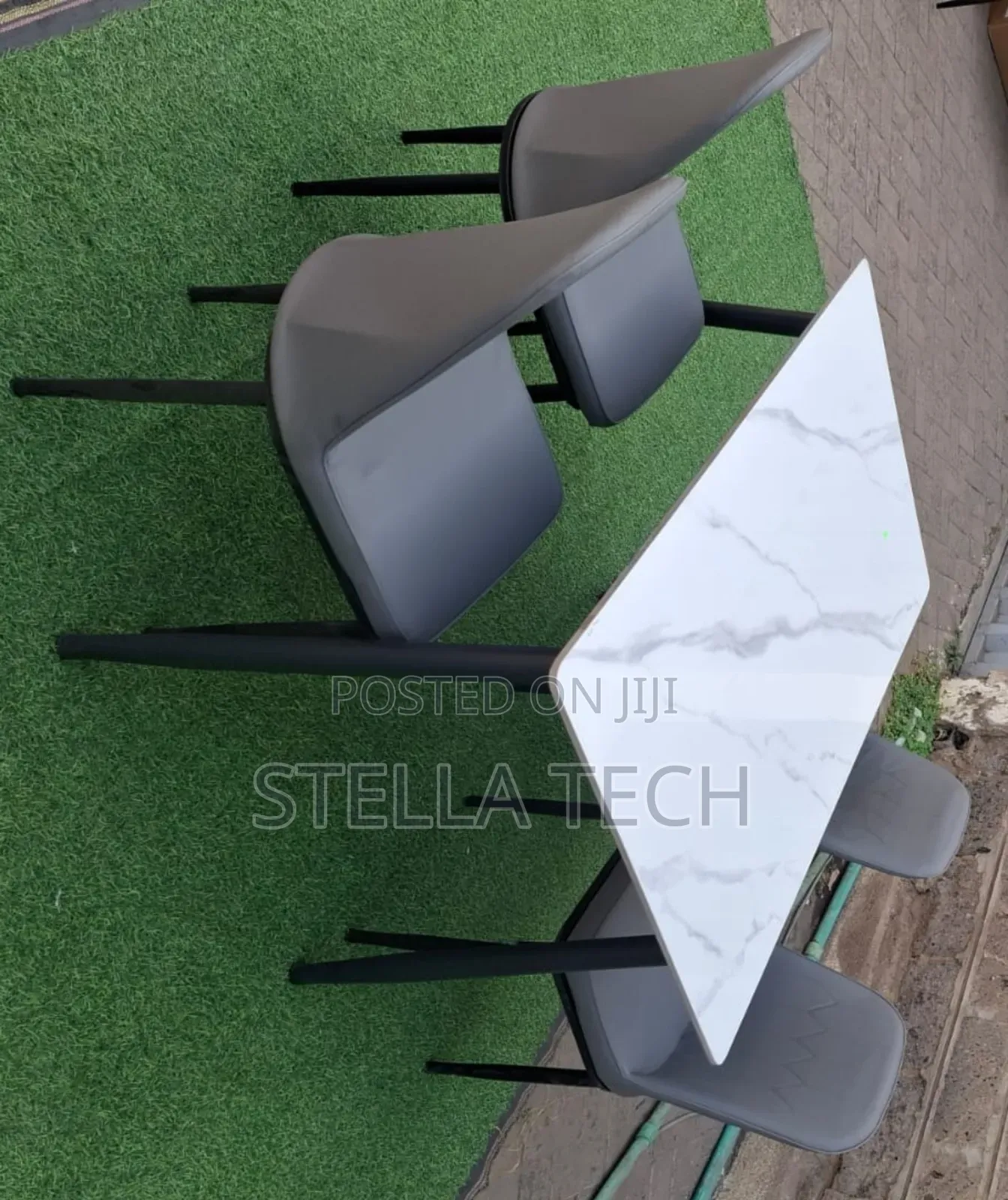 Modern 4 Sitter  Executive Top Glass Dinning Table