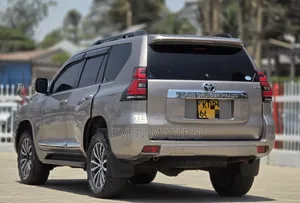 Toyota Land Cruiser Prado 2017 Silver