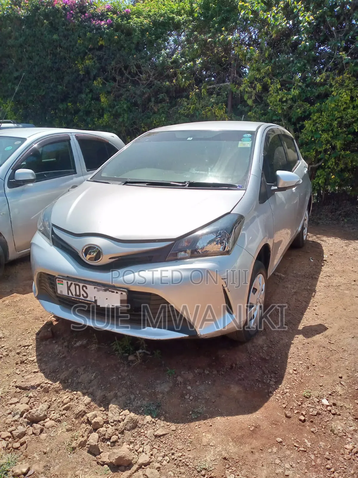 Toyota Vitz 2017 Silver