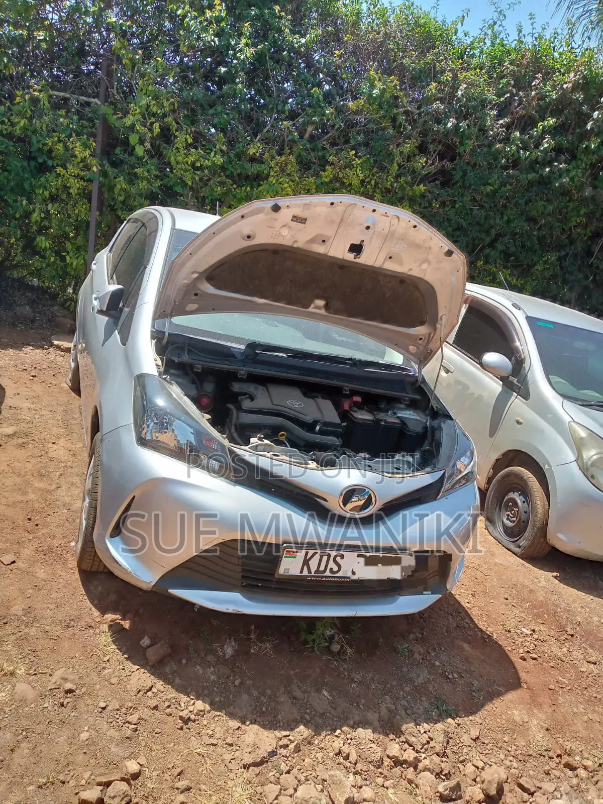 Toyota Vitz 2017 Silver