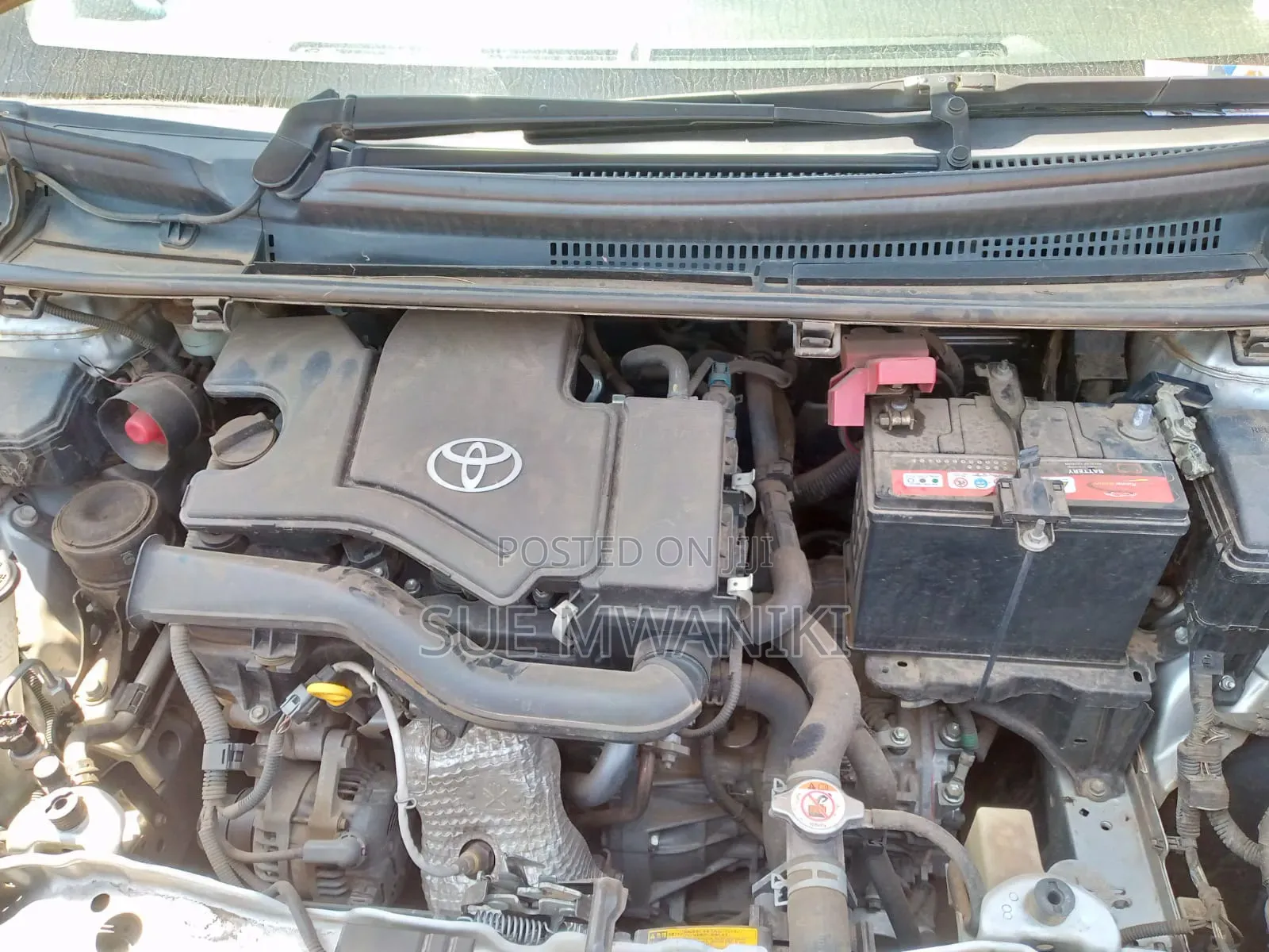 Toyota Vitz 2017 Silver