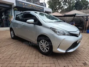 Toyota Vitz 2015 Silver