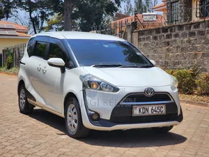 Toyota Sienta 2016 White