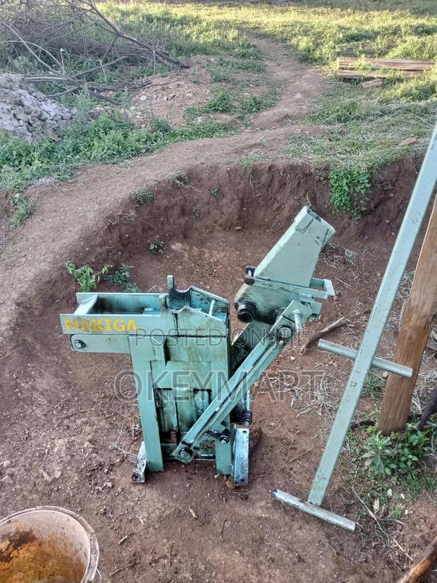 Makiga Interlock Machine