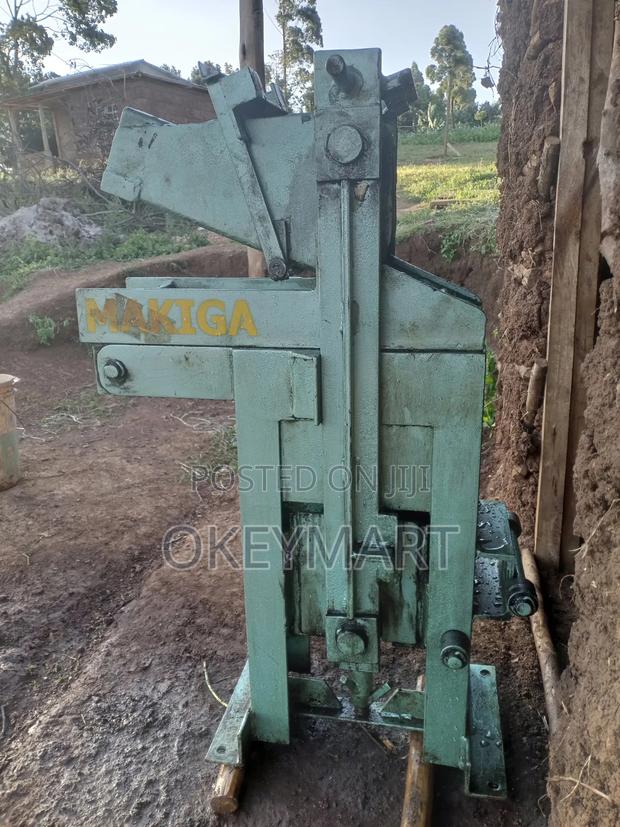 Makiga Interlock Machine - thumbnail 5